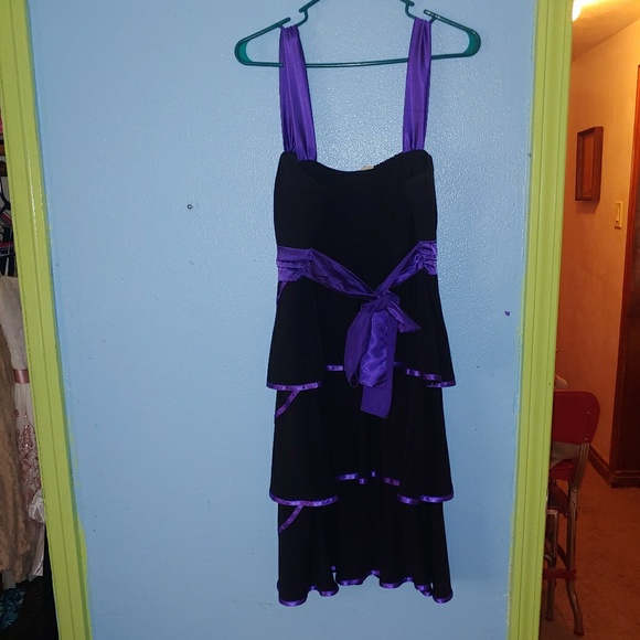 Dress - Picture 2 of 3